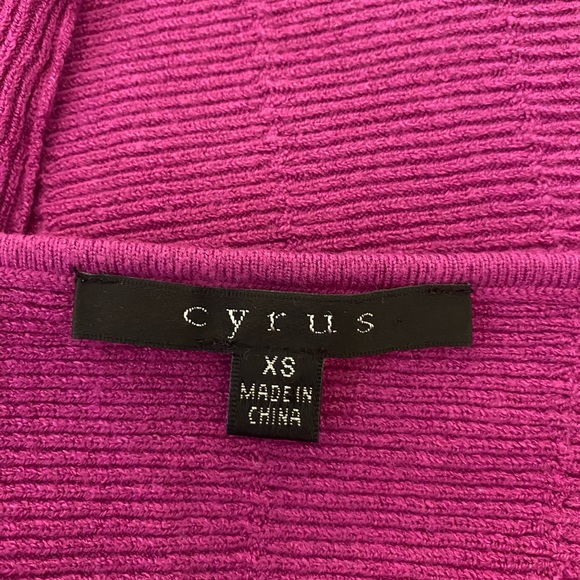 Uec Cyrus brand loose fitting cropped sweater. Extra small - Picture 5 of 5